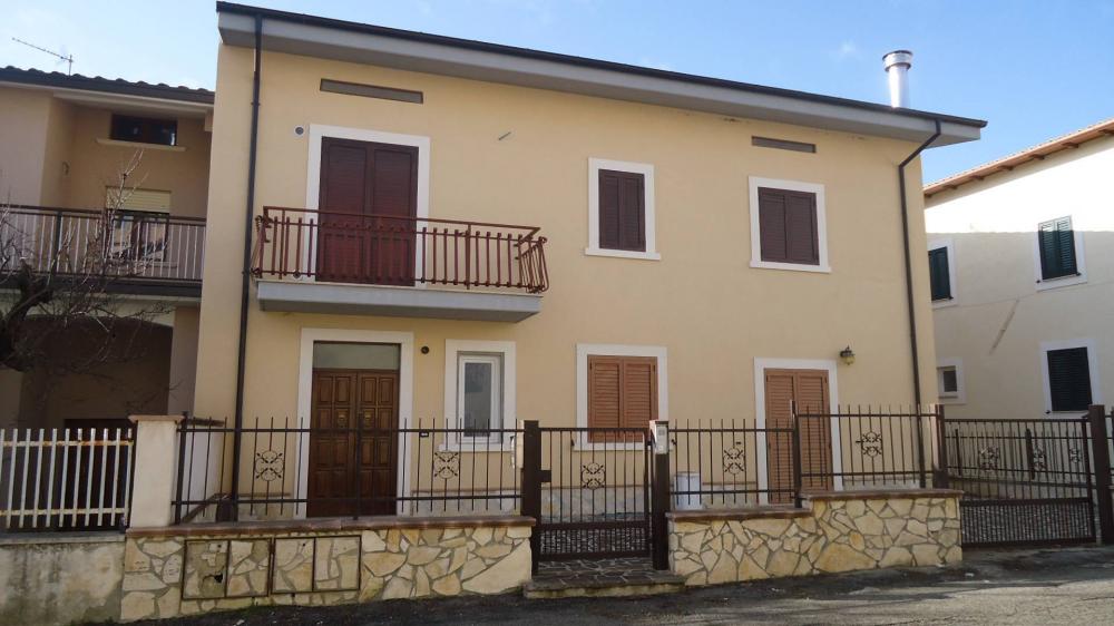 casa indipendente in vendita a Prata d'Ansidonia
