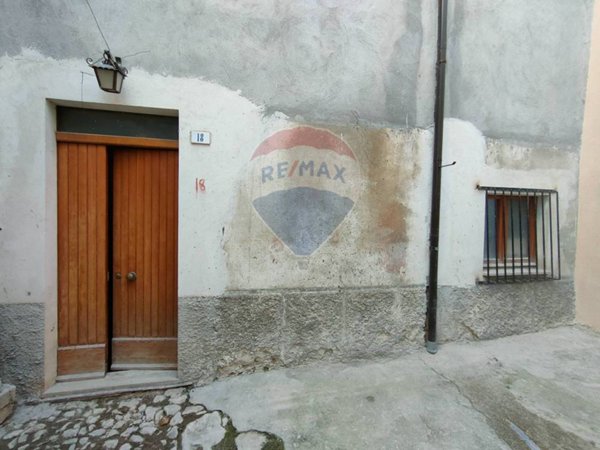 casa indipendente in vendita a Prata d'Ansidonia in zona Tussio
