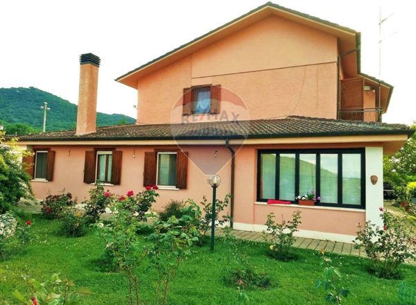casa indipendente in vendita a Prata d'Ansidonia