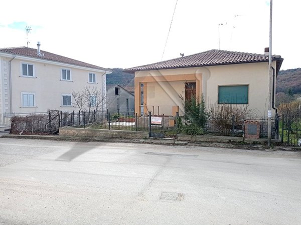 casa indipendente in vendita a Prata d'Ansidonia