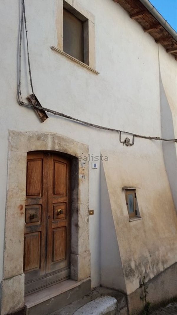 casa indipendente in vendita a Prata d'Ansidonia