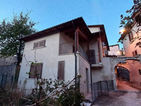 casa indipendente in vendita a Prata d'Ansidonia