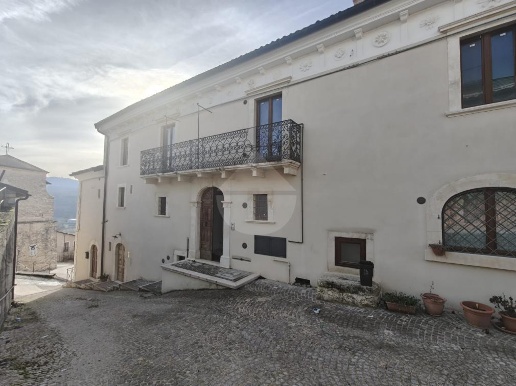 casa indipendente in vendita a Prata d'Ansidonia