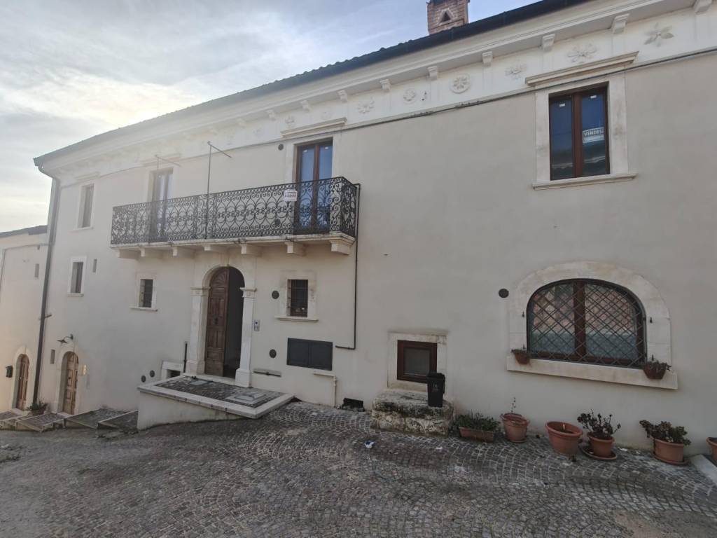 casa indipendente in vendita a Prata d'Ansidonia