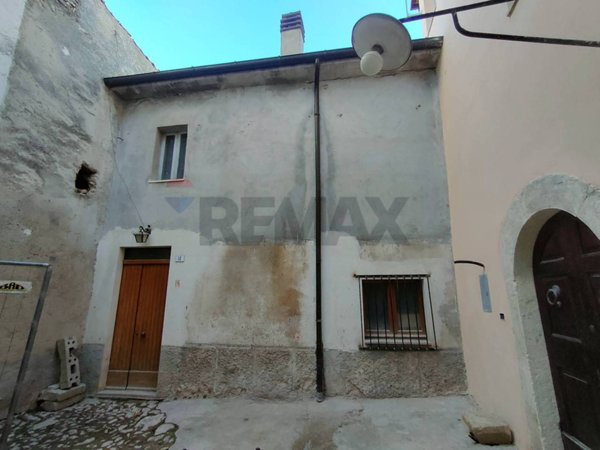 casa semindipendente in vendita a Prata d'Ansidonia in zona Tussio