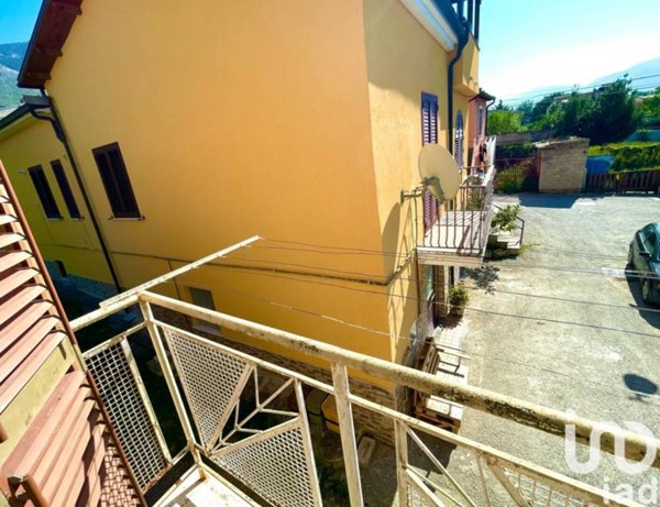 casa indipendente in vendita a Pratola Peligna in zona Bagnaturo
