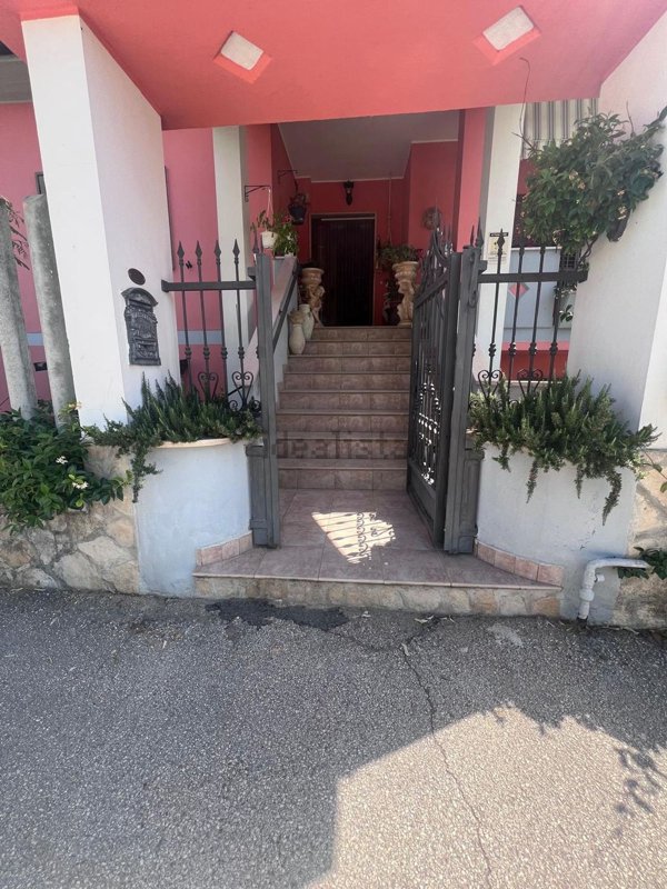 casa indipendente in vendita a Pratola Peligna in zona Bagnaturo