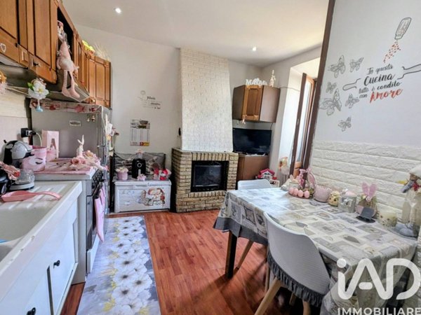 casa indipendente in vendita a Pratola Peligna in zona Bagnaturo
