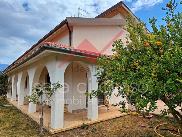 casa indipendente in vendita a Raiano