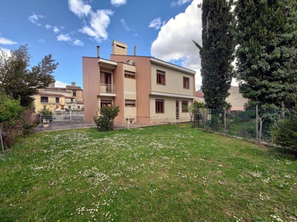 casa indipendente in vendita a Raiano