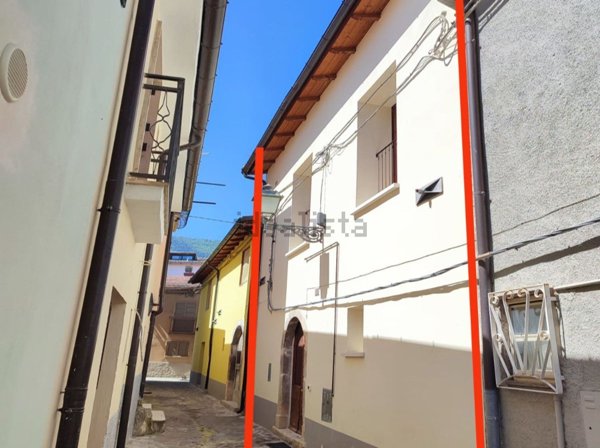 casa indipendente in vendita a Raiano