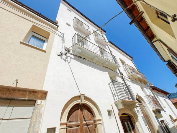 casa indipendente in vendita a Raiano