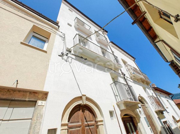 casa indipendente in vendita a Raiano