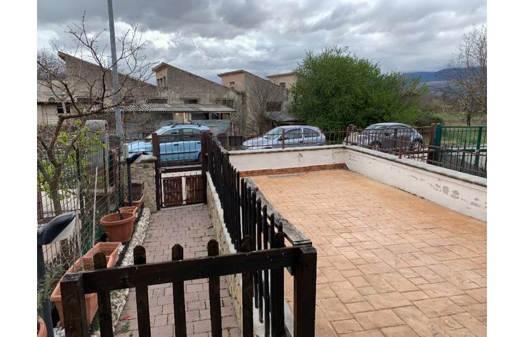 casa indipendente in vendita a Raiano