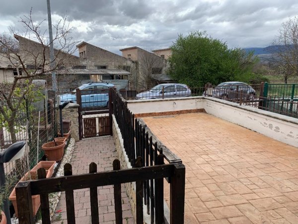 casa indipendente in vendita a Raiano