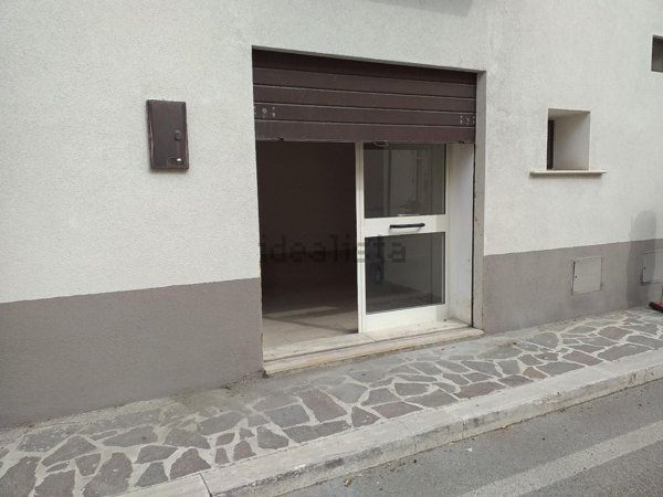locale commerciale in vendita a Raiano
