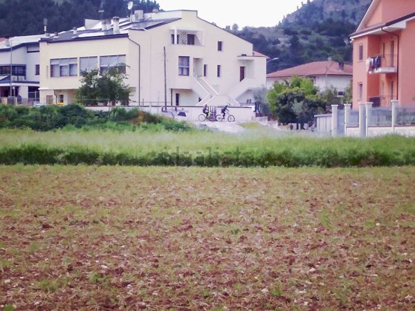 terreno edificabile in vendita a Raiano