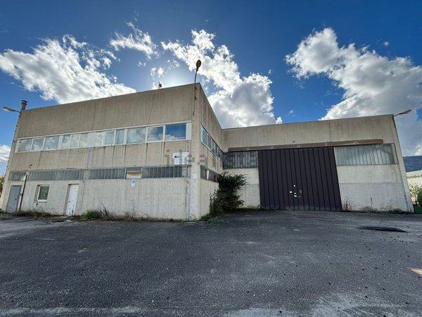 locale di sgombero in vendita a Raiano