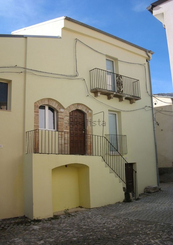 casa indipendente in vendita a Raiano