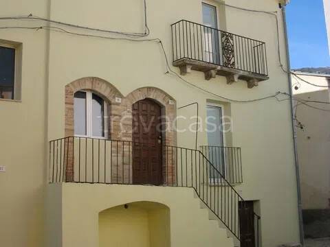 casa indipendente in vendita a Raiano