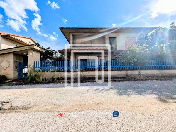 casa indipendente in vendita a Raiano