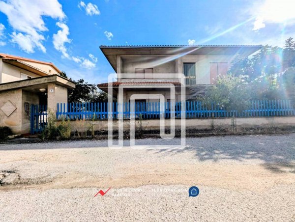 casa indipendente in vendita a Raiano