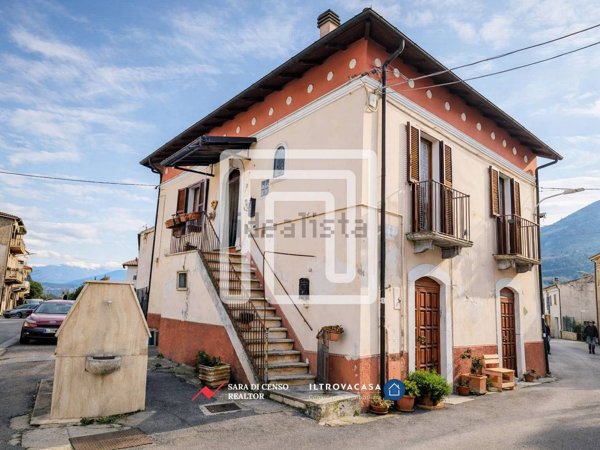 casa indipendente in vendita a Raiano