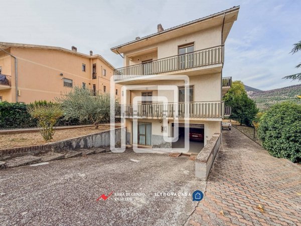 casa indipendente in vendita a Raiano