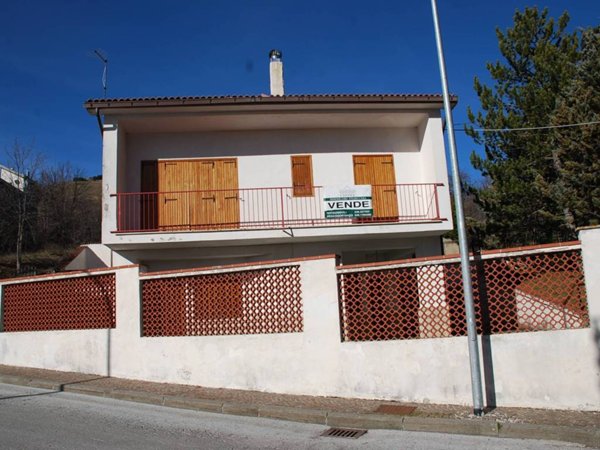 casa indipendente in vendita a Rivisondoli
