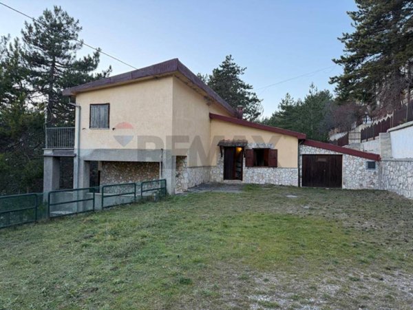 casa indipendente in vendita a Rivisondoli