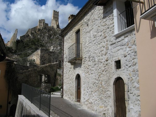 casa indipendente in vendita a Roccacasale