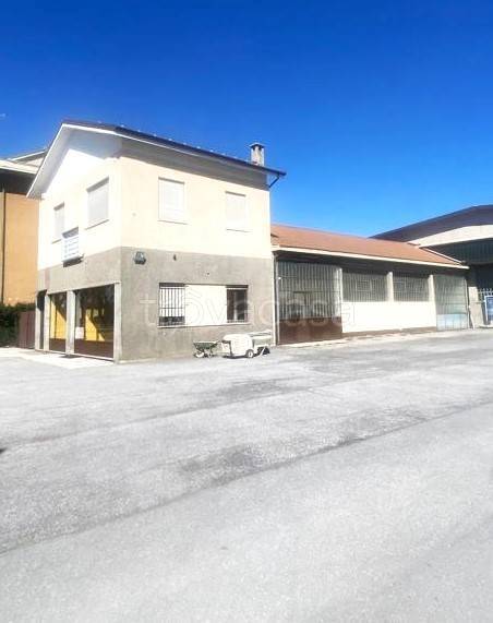 locale commerciale in vendita a Mondovì