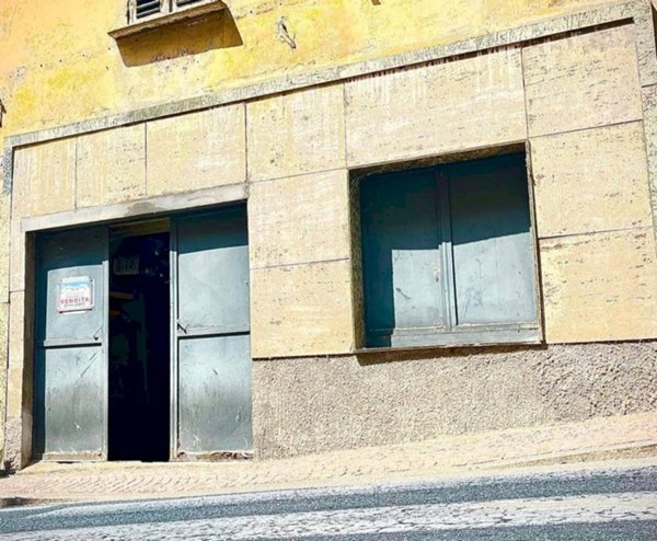 locale commerciale in vendita a Mondovì