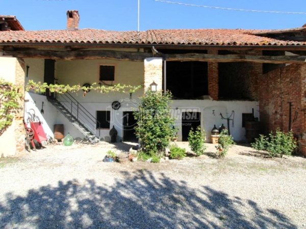 casa indipendente in vendita a Mondovì in zona Gratteria
