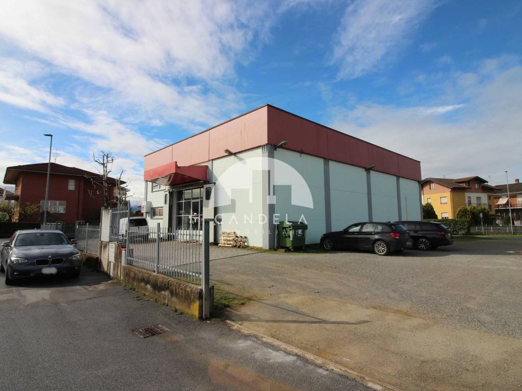 locale commerciale in vendita a Mondovì