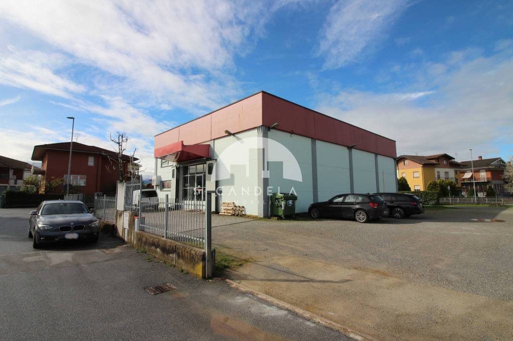 locale commerciale in vendita a Mondovì