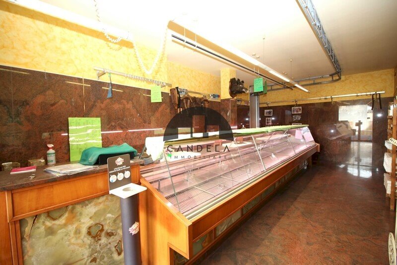 locale commerciale in vendita a Mondovì