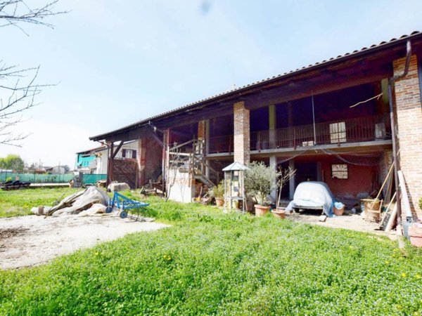 locale commerciale in vendita a Mondovì in zona Gratteria
