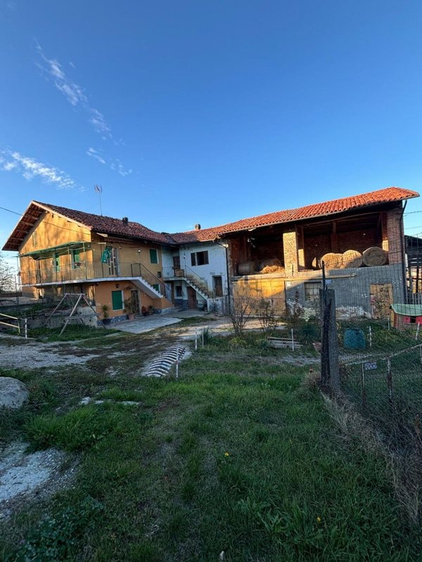 casale in vendita a Mondovì in zona Pascomonti