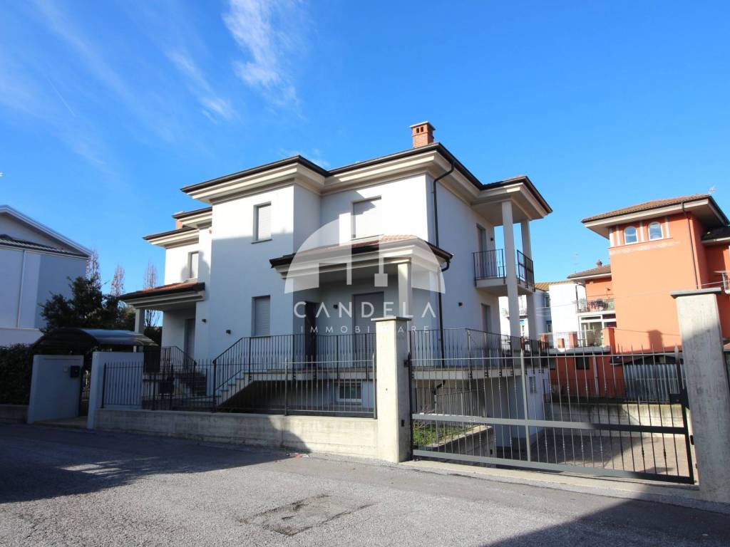 casa indipendente in vendita a Mondovì