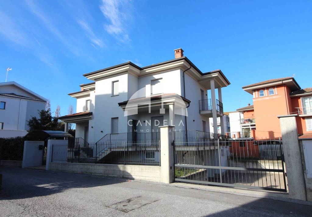 casa indipendente in vendita a Mondovì