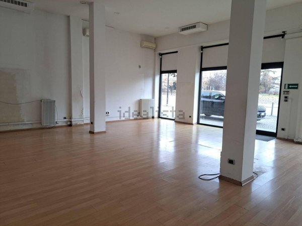 locale commerciale in vendita a Mondovì