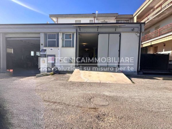 locale commerciale in vendita a Mondovì