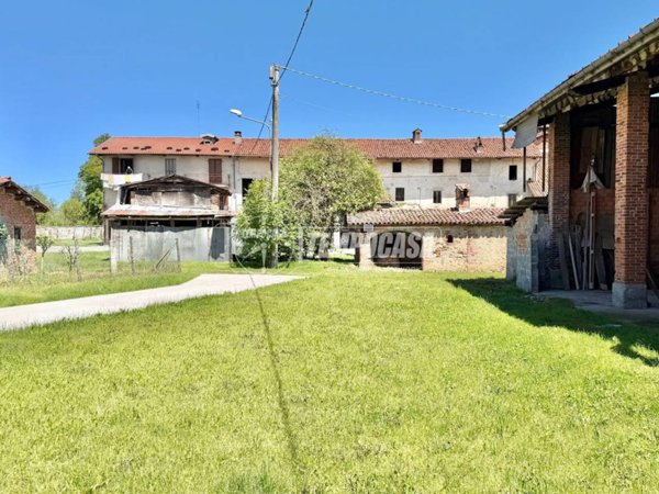 casa indipendente in vendita a Mondovì in zona Pogliola