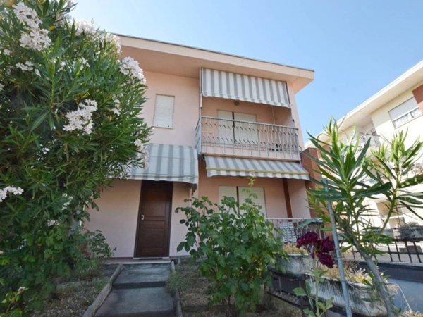 casa indipendente in vendita a Mondovì