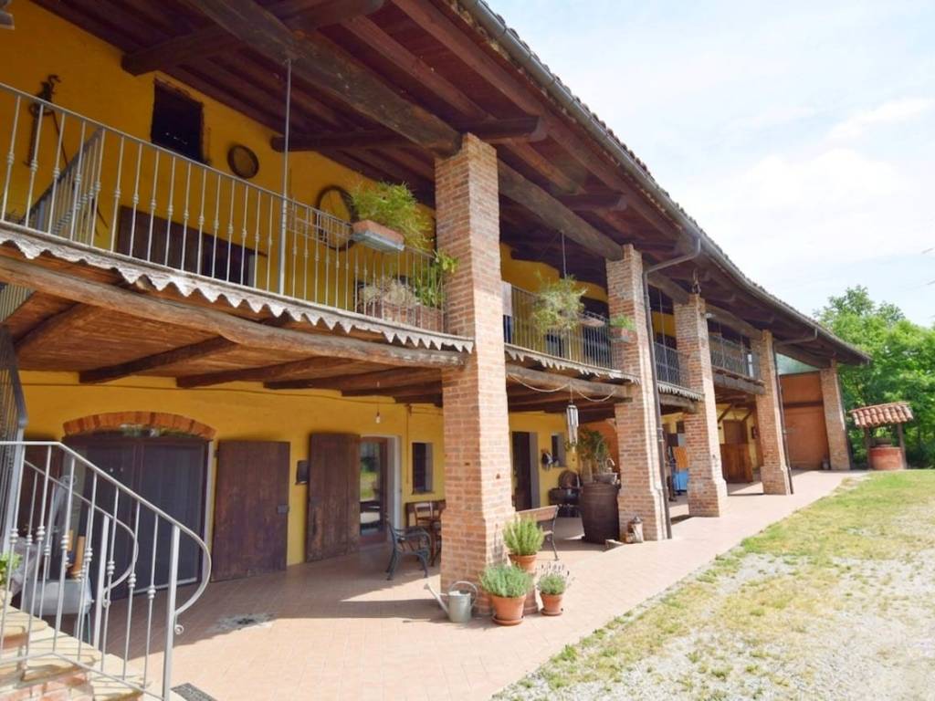 casa indipendente in vendita a Mondovì in zona Gratteria