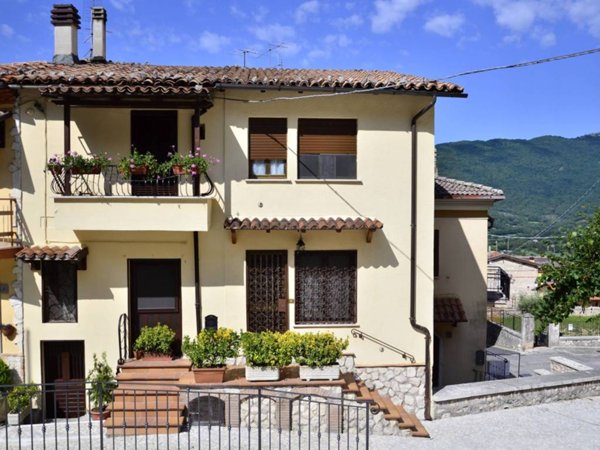 casa indipendente in vendita a Rocca di Botte