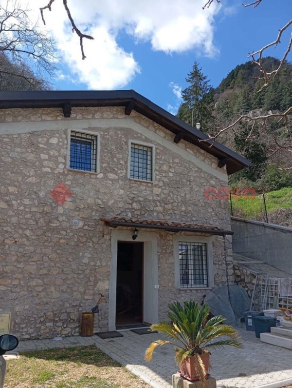 casa indipendente in vendita a Rocca di Botte