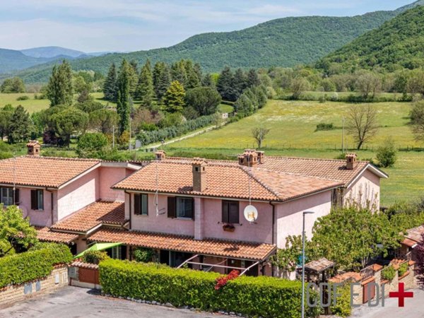 casa indipendente in vendita a Rocca di Botte
