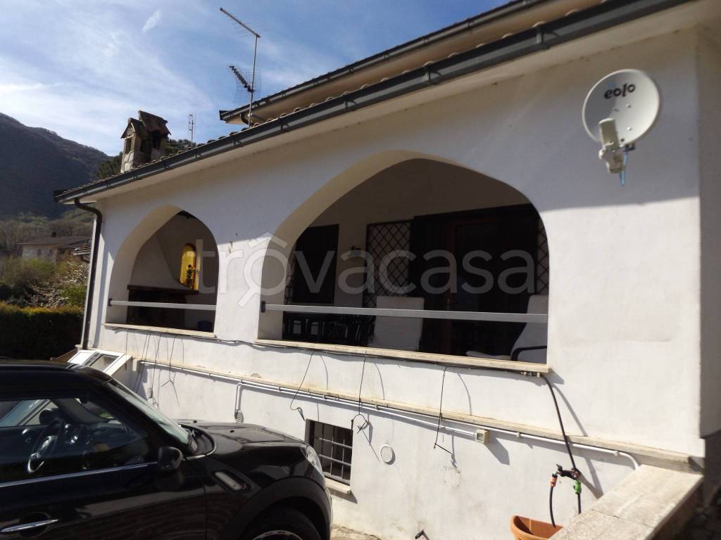 casa indipendente in vendita a Rocca di Botte